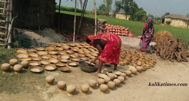 छठ पुजाको लागि बनाइएको माटोको कलशा र ढकाना