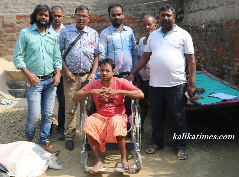 मधेश आन्दोलनका घाइते मुन्सी पटेललाई ह्वील चेयर सहयोग