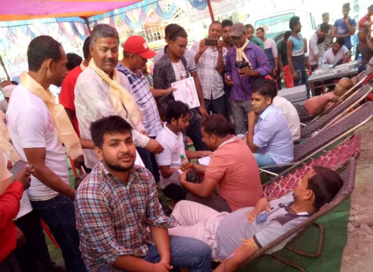 कलैयामा भएको रक्तदान कार्यक्रममा ६ महिला सहित ५२ जना द्वारा रक्तदान