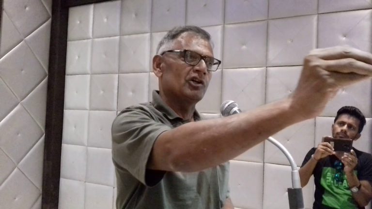वीरगंज आयोजीत एक कार्यक्रममा सिके लालको  धारण