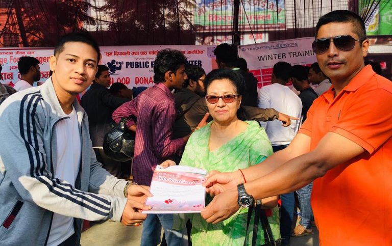 ६ महिला सहित सयजनाले गरे रक्तदान