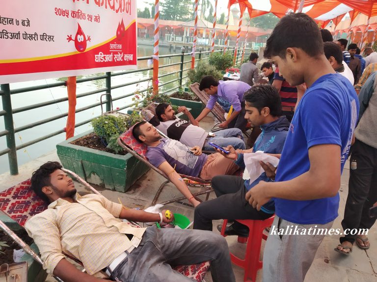 घडिअर्वा पोखरी परिसरमा भएको रक्तदान कार्यक्रममा १ सय २१ जना द्वारा रक्तदान