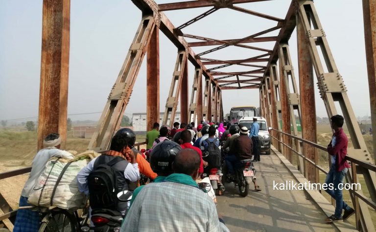 तिलावे पुलको सवारी जामहले यात्रुहरुलाई सास्ती, सम्बन्धीत निकाय मौन