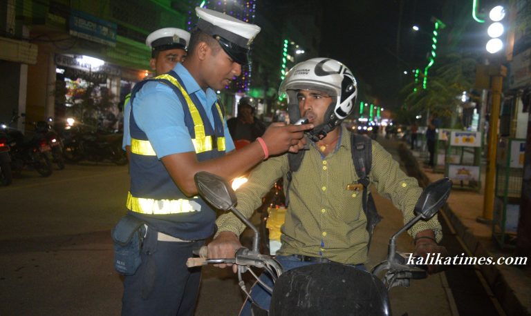 मापसे चेकमा प्रहरी द्वारा कडाई