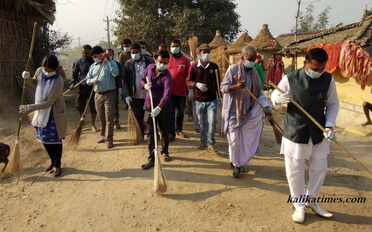 हिन्दुहरुको महान पर्व दिपावली र छठ पुजाको अवसरमा पोखरिया नगरपालिमा सरसफाई