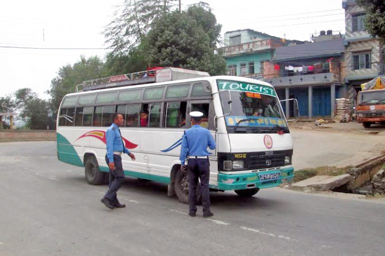 ट्राफिक प्रहरी कार्यालय पथलैयाको चालू आर्थीक वर्षको पाँच महीनामा ६५ प्रतिशतले राजश्व वृद्धि