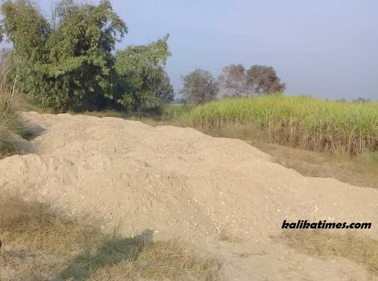 निकुञ्जको नियम विपरीत तस्करीको लागी गिट्टी र बालुवा भण्डारण