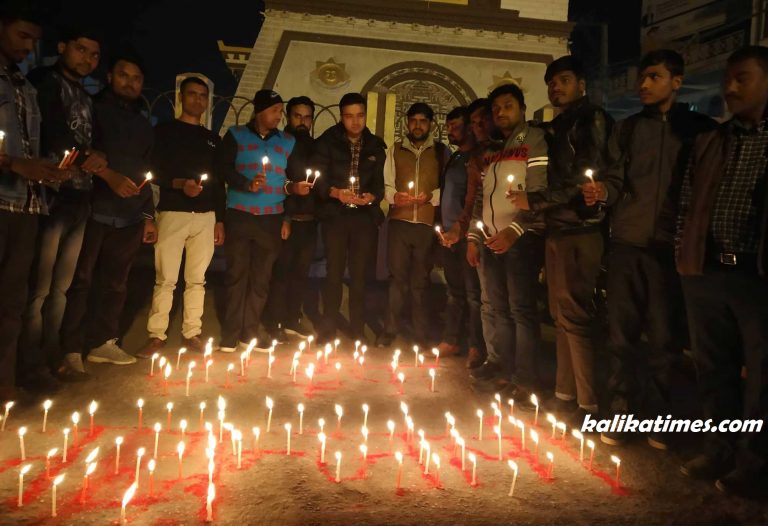 दुर्घटनामा परि मृत्यु भएको विद्यार्थीहरुको सम्झनामा दिप प्रजवलन