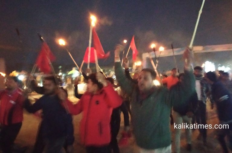 नेवि संघद्वारा वीरगंजमा मशाल जुलुश प्रदर्शन