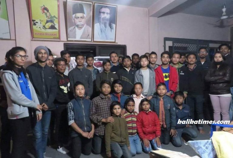एसोसिएसनद्धारा आमाको छात्रावास आश्रमलाई स्टेशनरी सहयोग