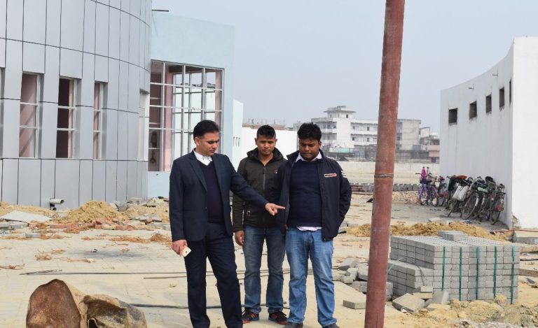 निर्माण कार्यलाई तिब्रता नदिए जरिवाना लिने ठेकेदारलाई अन्तिम चेतावनी
