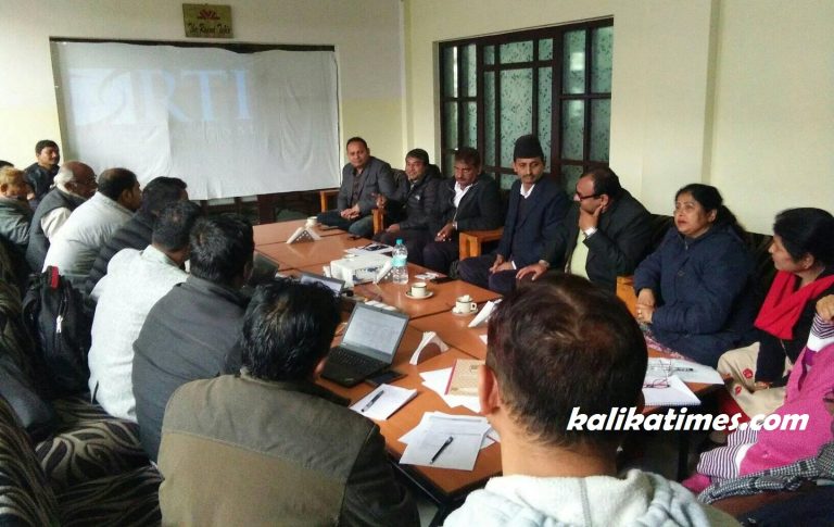 प्रारम्भीक कक्षा पढाई कार्यक्रमको जिल्ला स्तरिय समिक्षा बैठक सम्पन्न