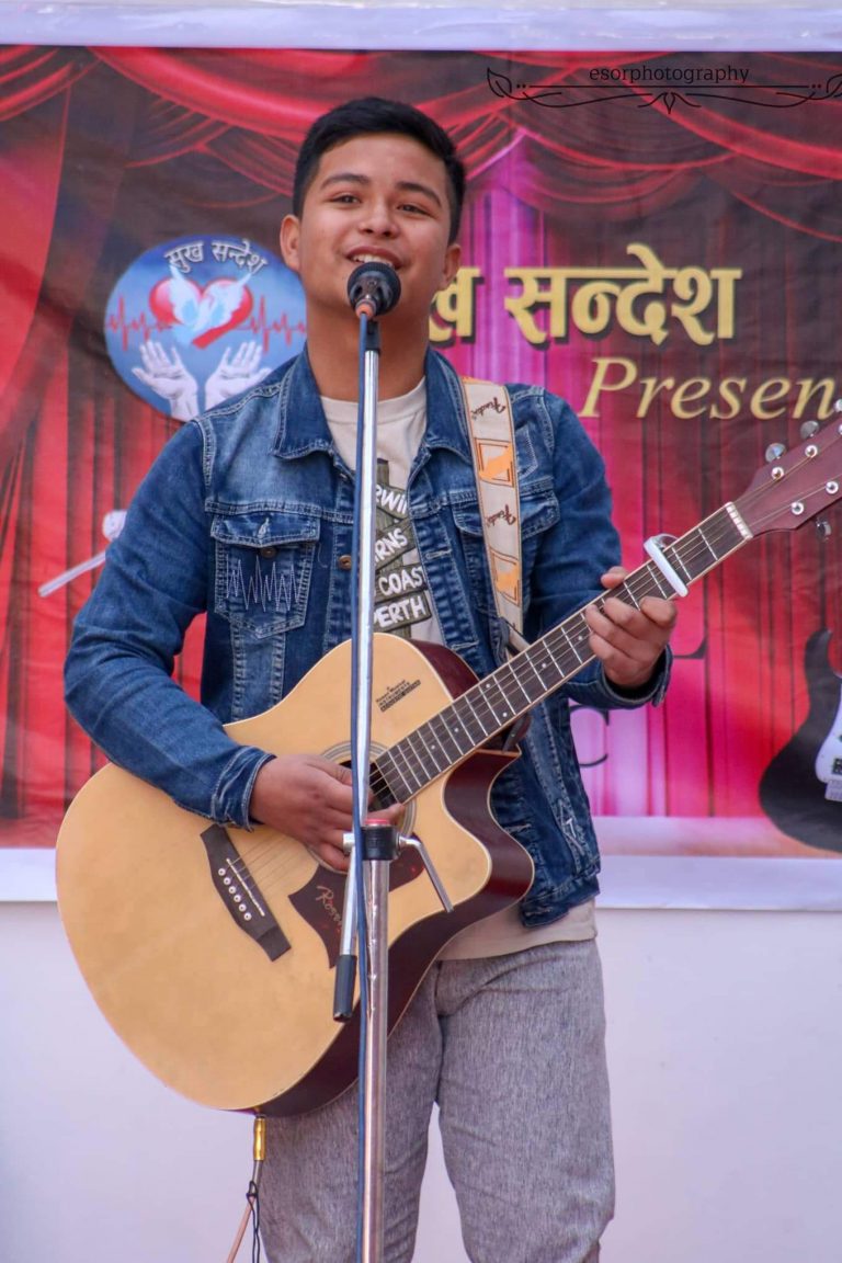 आडेश्वरलाई सहयोग गर्न मनोरञ्जनात्मक कार्यक्रम