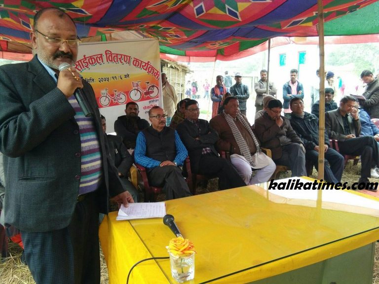 नगरपालिकाद्वारा छात्राहरुलाई साईकल, भष्टाचार मुक्त बनाए मात्र विकास सम्भव : नेता रिजाल