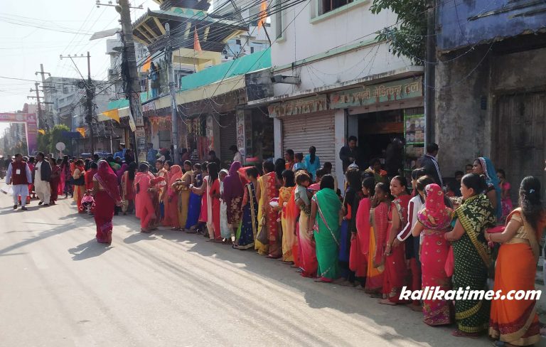 महाशिवरात्रीको अवसरमा शिव मन्दिर स्थलमा मेला, भक्तजनहरुको भिड