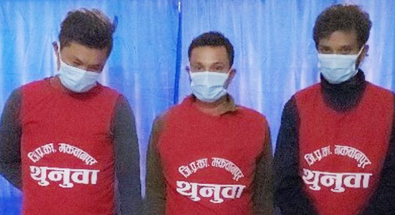 गोली चलाएर एक करोड फिरौती माग्ने ३ जना पक्राउ
