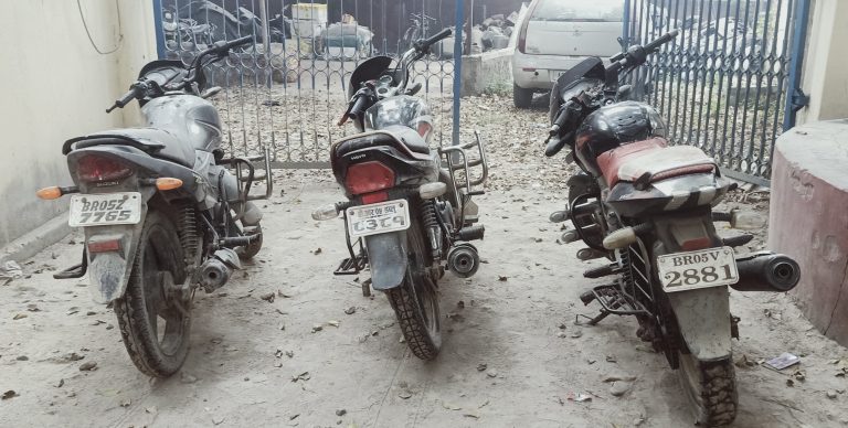 कुखुराको चल्लासहित बरामद माेटरसाइकल भन्सार बुझाइयाे