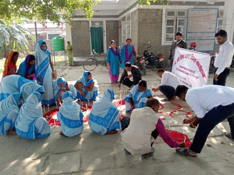 विभिन्न कार्यक्रम गरि पकहाँ मैनपुरमा विश्व एड्स दिवस मनाइयाे