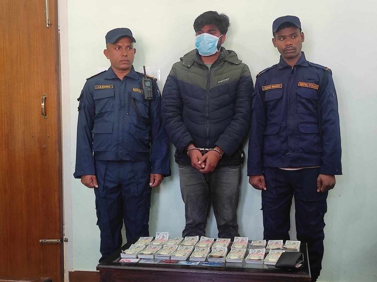 रौतहटबाट १८ लाख ४३ हजार नक्कली नोटसहित एक युवक पक्राउ