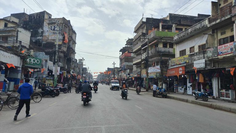 वीरगंजमा लगाइएकाे कर्फ्यु पूर्ण रुपले हटयाे