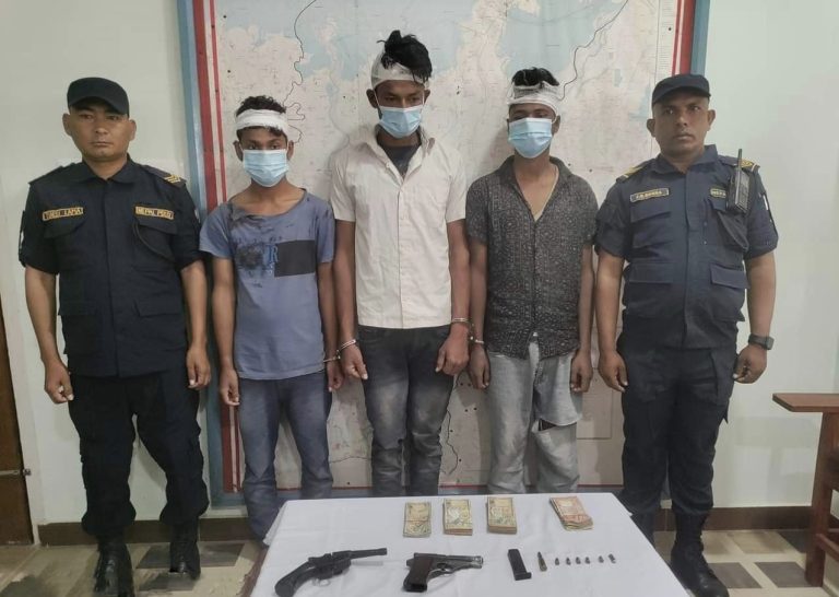 मनी ट्रान्सफर सञ्चालकमाथि गोली हानेकाे आरोपमा ३ जना पक्राउ