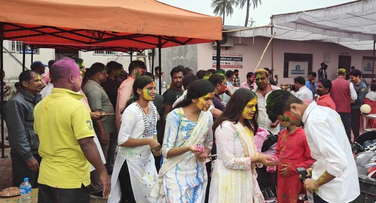 तेली समाजकाे हाेली मिलन सम्पन्न