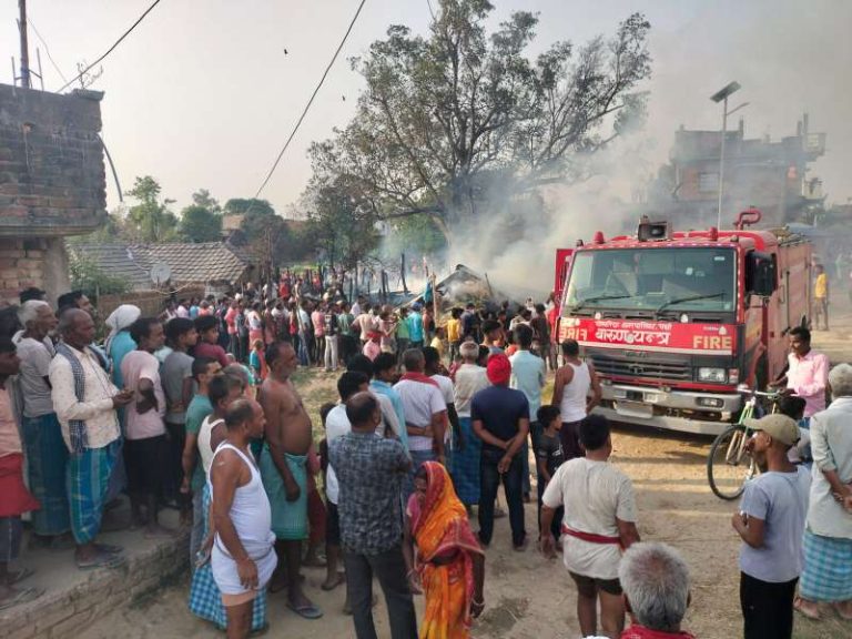 धाेबिनी गाउँपालिकामा पुन: आगलागी, ५ वटा घर जलेर नष्ट