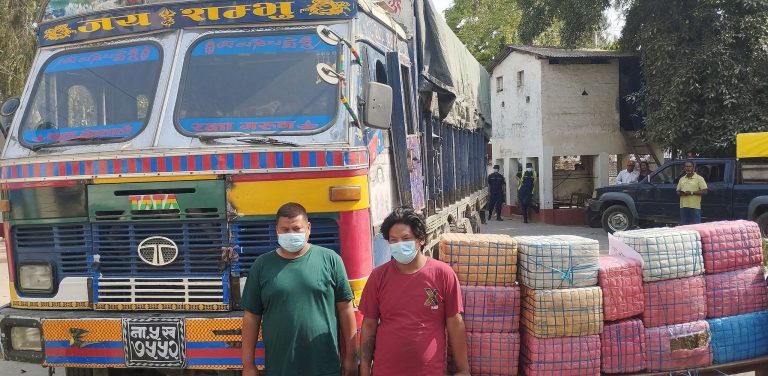 बाराबाट २१६ किलो लागू औषध गाँजासहित ट्रक र दुई जना पक्राउ