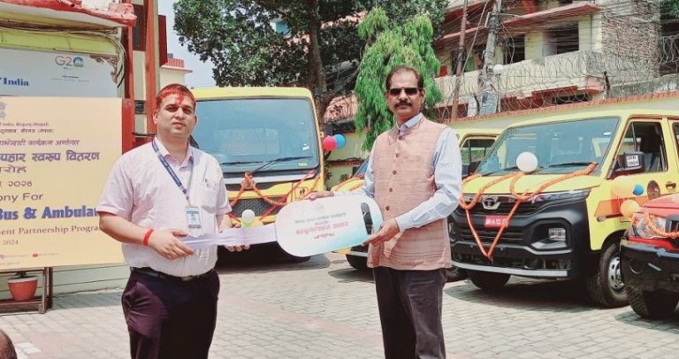 भारतिय महावाणिज्य दुतावासद्वारा बस तथा एम्बुलेन्स वितरण