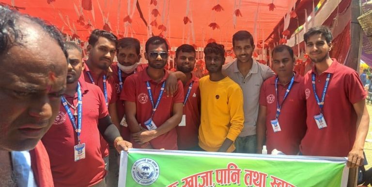 कालिकामाई युवा समाजद्वारा निःशुल्क खाजा र पानी वितरण
