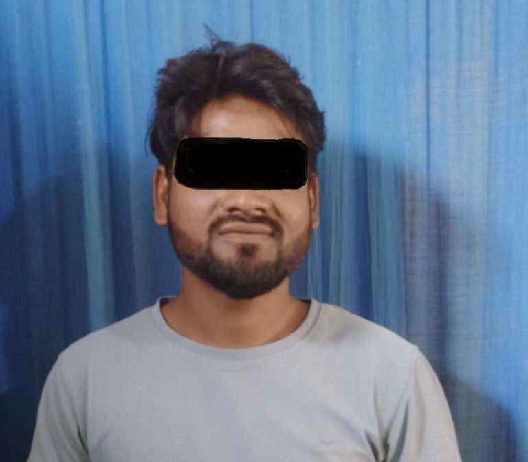 फरार प्रतिवादी धाेबिनीका कुर्मी पक्राउ