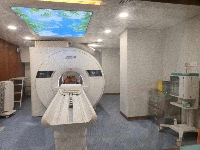 नारायणी अस्पतालकाे एमआरआई मेसिनमा समस्या, बिरामीहरु मर्कामा