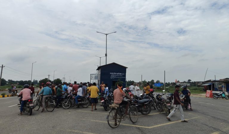 आइसिपी राेडबाट सवारी करकाे ढाट हटाउन माग