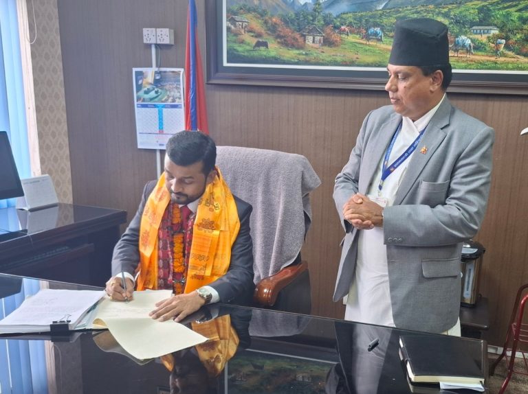 नागरिकलाई सुरक्षित र स्वच्छ खानेपानीको पहुँच सुनिश्चित खानेपानी मन्त्री यादवकाे पहिलाे प्राथमिकता