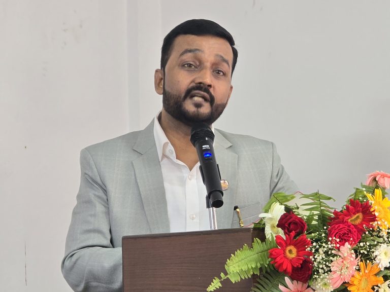 ई–हाजिरी यथाशीघ्र लागु गर्न मातहतका निकायलाई खानेपानी मन्त्री यादवको निर्देशन