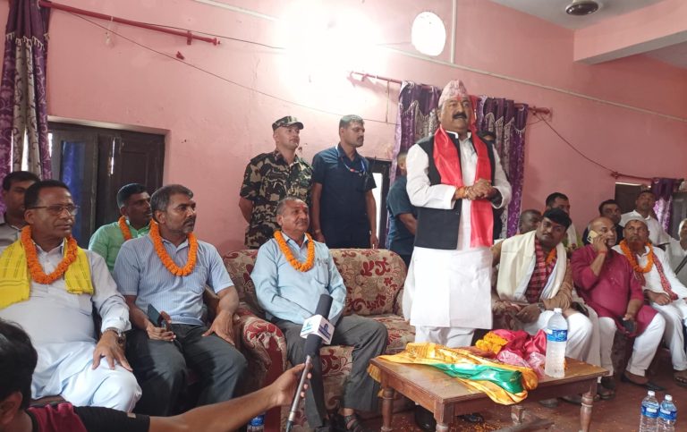 मन्त्री गुप्तालाई गृह जिल्लामा सम्मान