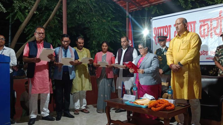 पर्साका क्षेत्री सहित कांग्रेसका ४ र लाेसपाका एक मन्त्रीले लिए शपथ