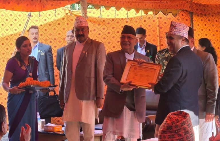 निजामती सेवा पुरस्कारबाट ४० जना कर्मचारी पुरस्कृत