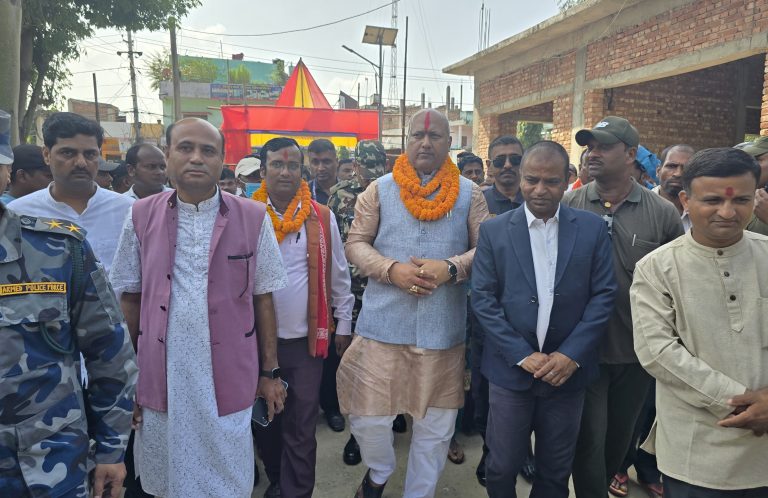 मुख्यमन्त्रि सिंहद्वारा पाेखरिया अस्पतालकाे अनुगमन