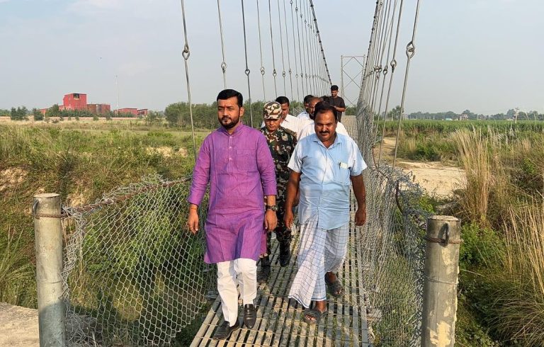 भेडाहा खोलाको अनियन्त्रित बहाव रोक्न याेजनाकाे लागि पहल गर्ने मन्त्री यादवको प्रतिबद्धता