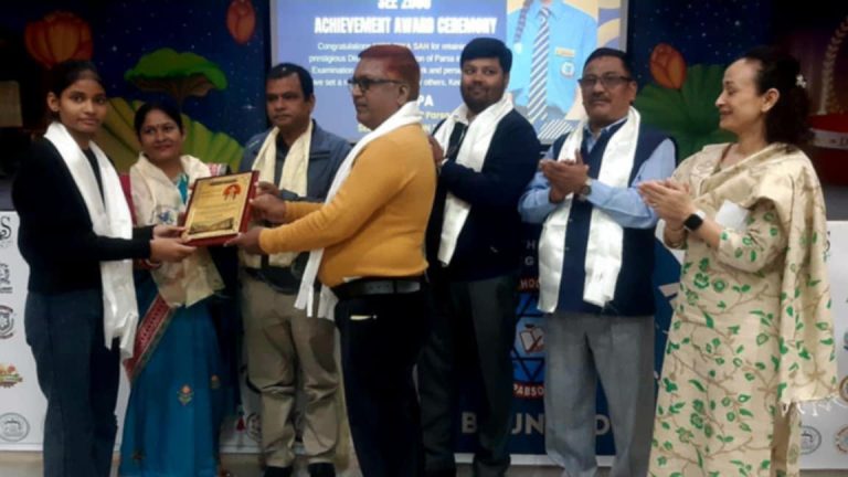 एसईई नतिजाको पुनर्याेग गर्दा गौतम माविकी छात्राले गरिन् जिल्ला टप