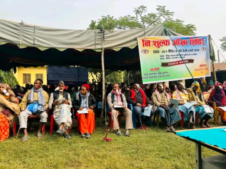 पटेर्वा सुगाैलीमा दुई सय ३० जनाकाे निशुल्का आँखाकाे शल्यक्रिया