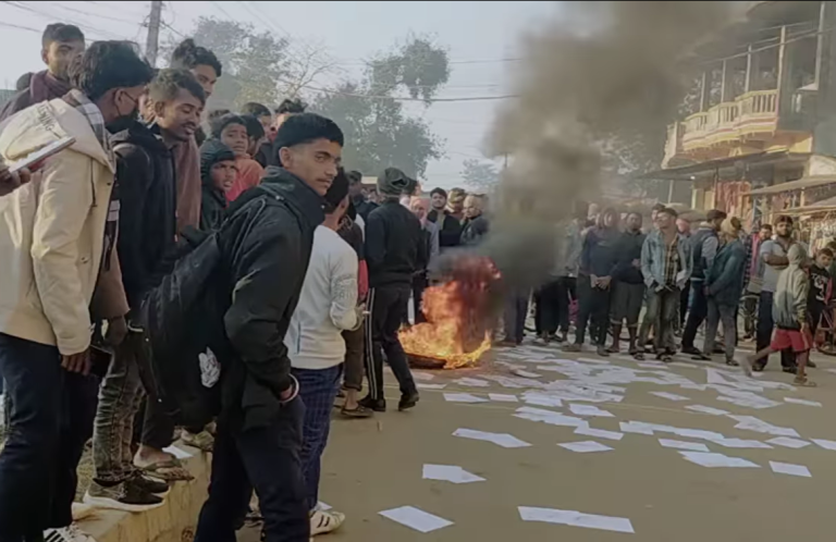 बहुदरमाई नगरपालिकाकाे कार्यालयमा ताेडफाेड र आगजनी