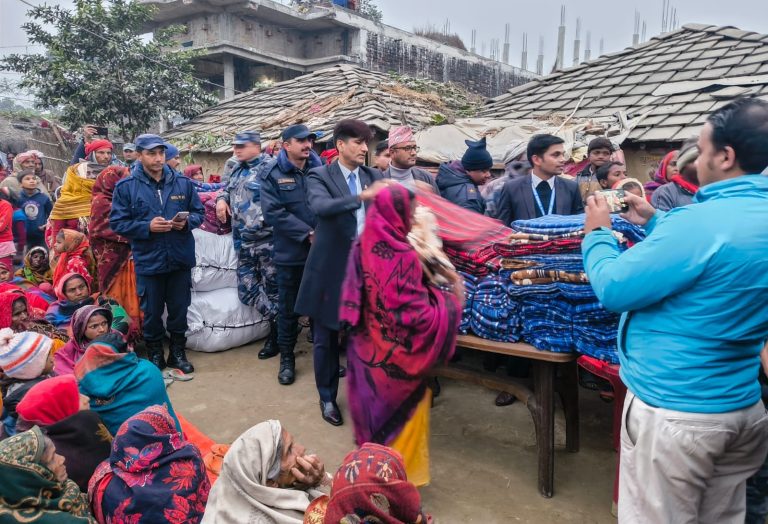 पर्साका २५० विपन्न परिवारलाई कम्बल वितरण