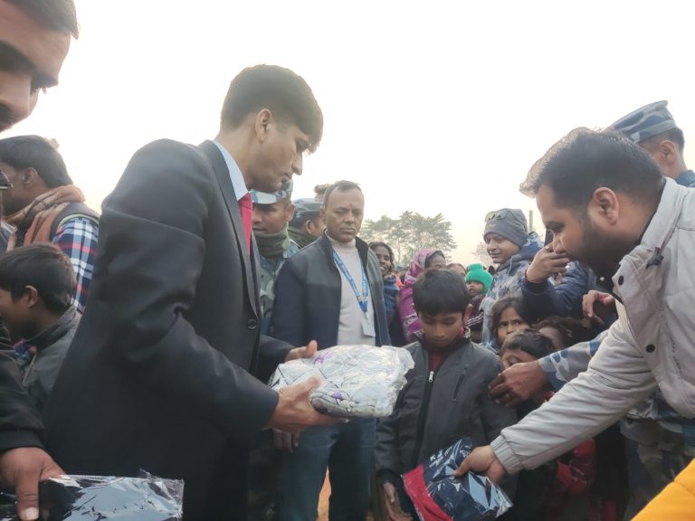 मुसहर बस्तीका बालबालिकाहरुलाई न्यानाे कपडा वितरण