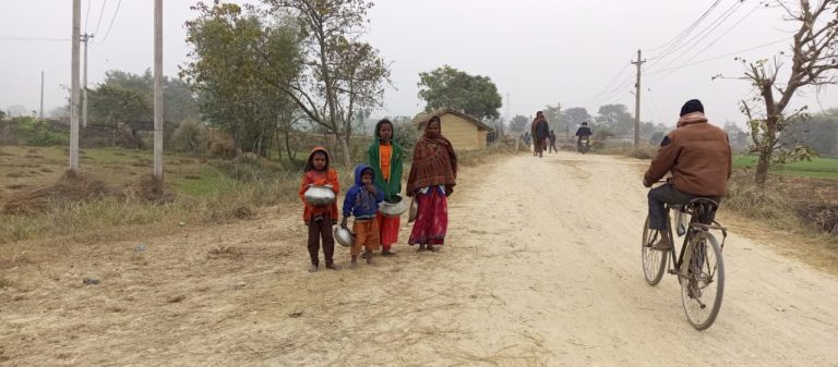 सेंढवाको मुसहर बस्तीका दलितलाई चिसोका कारण समस्या