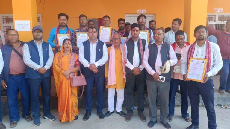 मालपोत कार्यालय पाेखरियामा भु सेवा केन्द्र सन्चालन गर्ने ब्यवसायीलाई अनुमति