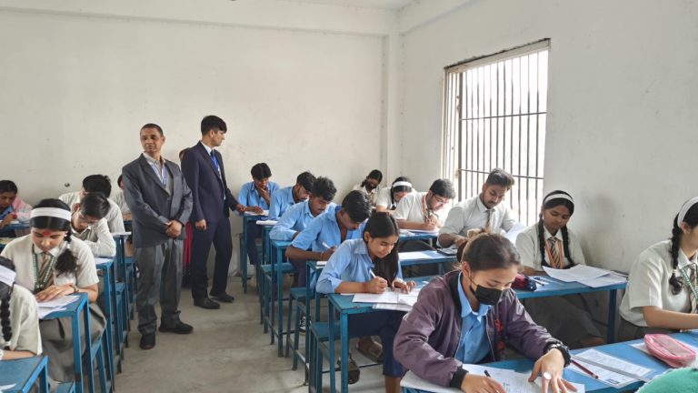 पर्सामा पहिलाे दिन अंग्रेजी विषयकाे एसईई परिक्षा शान्तिपूर्ण रुपमा सम्पन्न