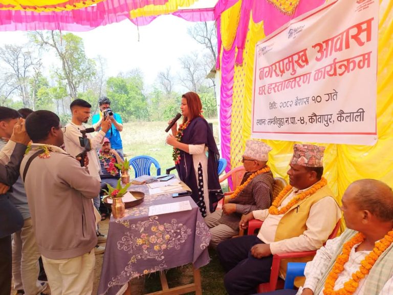 सुरक्षित आवाश कार्यक्रम अन्तरगत ३८ वटा घरहरु हस्तानतरण