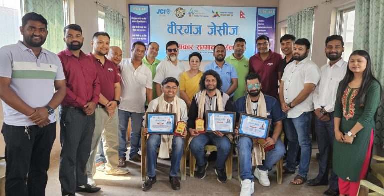 वीरगंज जेसीजद्वारा कलाकार साह, अली र सहनी सम्मानित